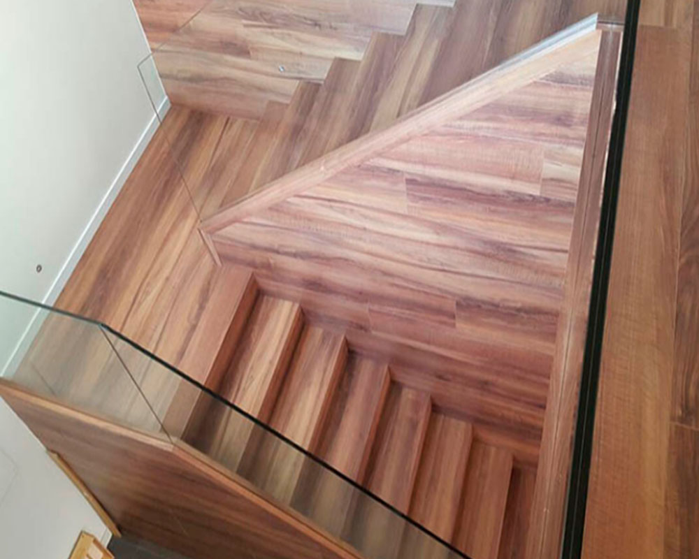 Imagen para Producto Escaleras con pavimentos laminados y parquet de cliente Complepark